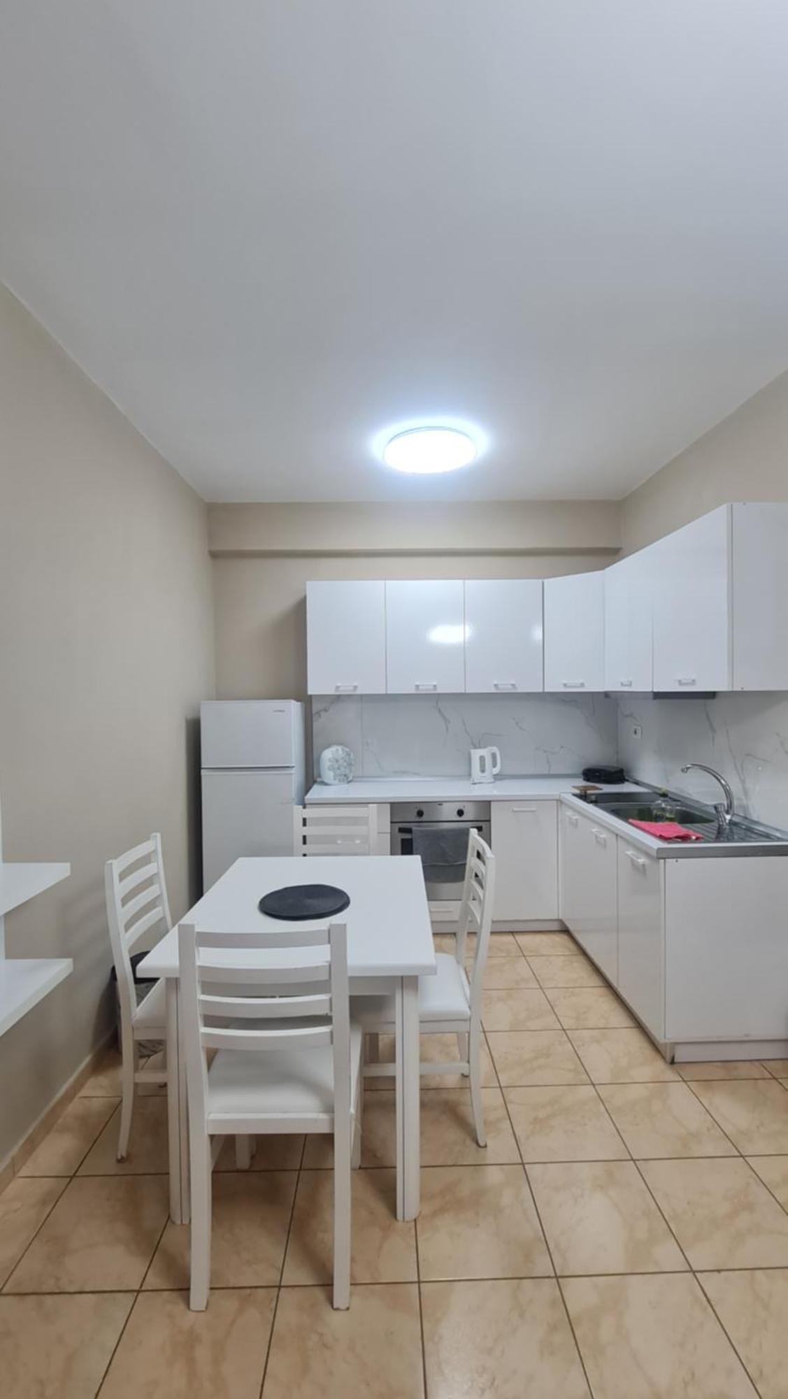 Apartament The Place Wlora